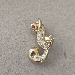 Elegant Gold and Red Crystal Brooch